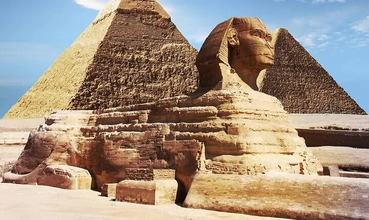 Cairo Tour by bus, Pyramids, Sphinx & Museum with Lunch -Hurghada