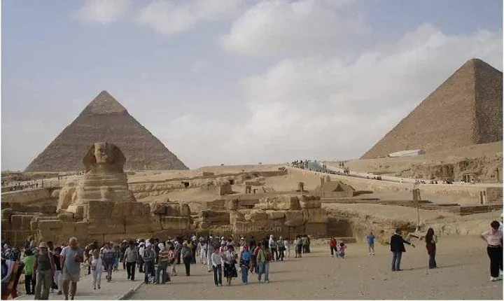 Private Tour: Pyramids of Giza Memphis Saqqara with Lunch