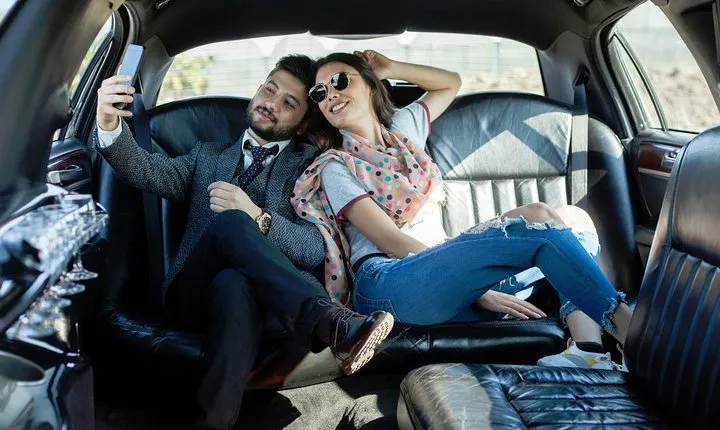 NYC VIP Private Luxury airport arrival ride by Stretch Limousine