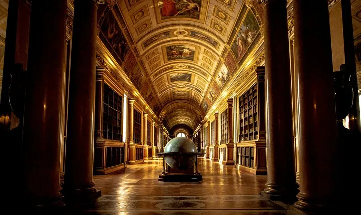 Fontainebleau Palace Tour from Paris with Transfer