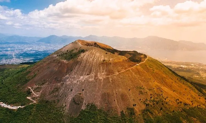 Tour of Mt. Vesuvius-Sorrento-Pompeii (FullDay 8h)