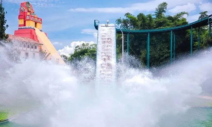 Amusement Parks Xetulul and Xocomil from Antigua or Guatemala .