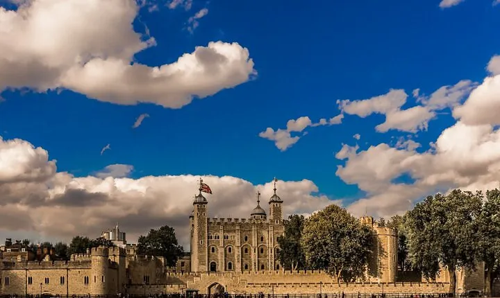Historic London: Tower and Tamesis