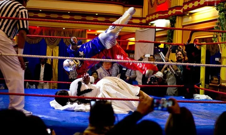 Cholitas Wrestling/Cholitas Luchadoras
