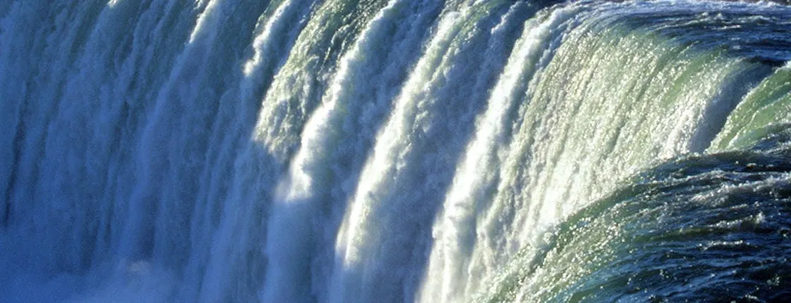 Niagara Falls tour with local winery visit from Toronto