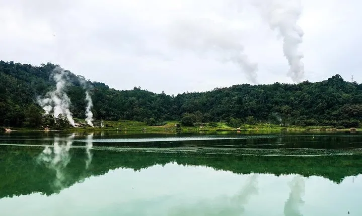 Private Manado Tour to Woloan Village, Tondano Lake & Minahasa Highland