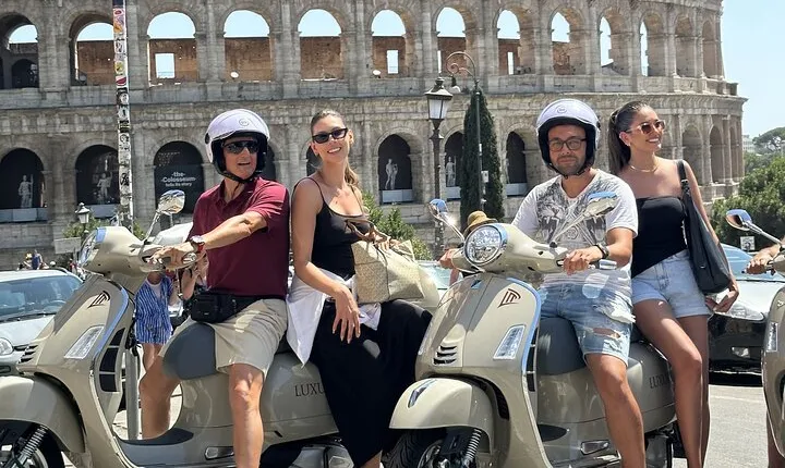 Vespa Tour in Rome by Night