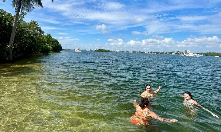 The Ultimate 4-Hour Miami Charter: Exclusive Views & Tropical Fun