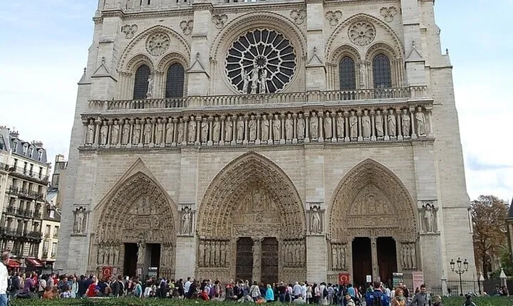 Paris Walking Tour Notre Dame & Ile de la Cité With A Guide