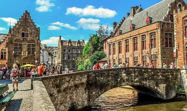 Welcome to Bruges: Private Half-Day Walking Tour