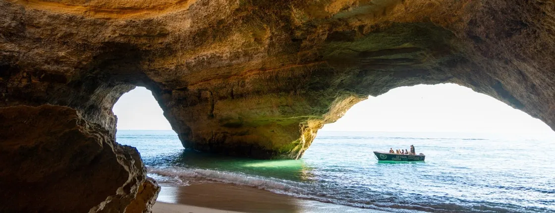 1-hour small group boat tour to caves and beaches from Armação de Pêra