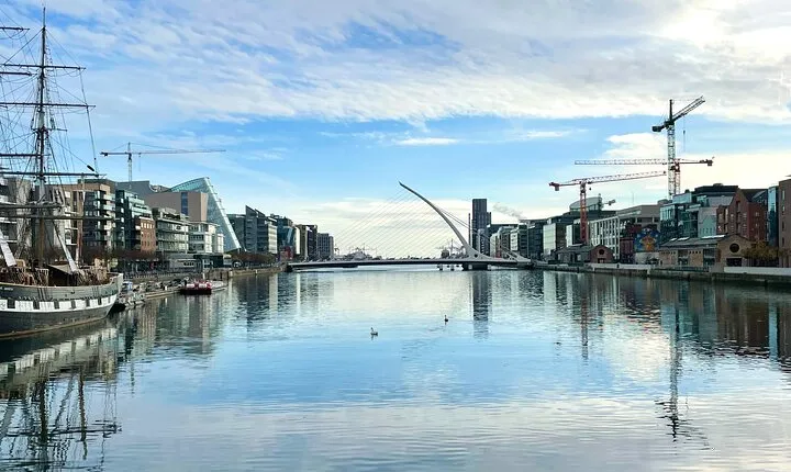 Dublin, in a day, on foot. History, culture & architecture!