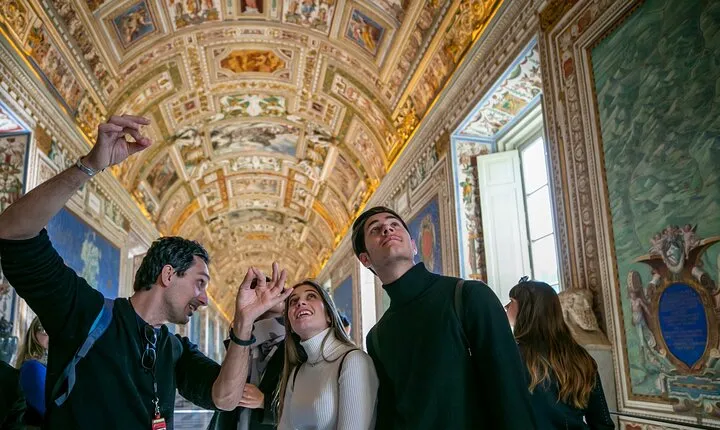 Skip the Line Vatican & Sistine Chapel with a Local Guide 