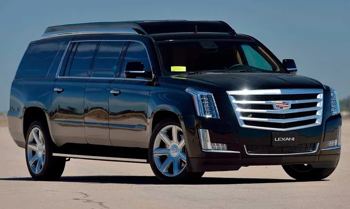 Private Transfer: Las Vegas to LAS Airport by Luxury SUV or Limousine up to 8 p