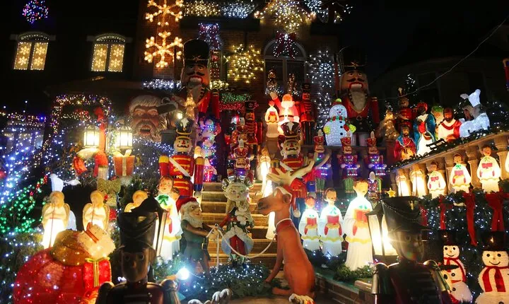 Dyker Heights Christmas Lights Tour from Times Square
