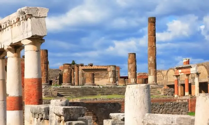 Positano, Sorrento and Pompei Tour from Naples