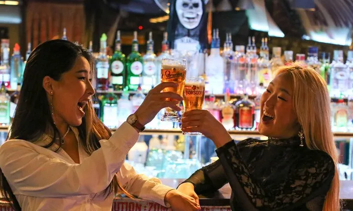 Budapest: Nightlife Bar Crawl & Dark History Walking Tour