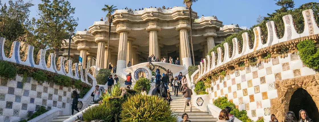 Guided tour of Sagrada Familia and park Güell