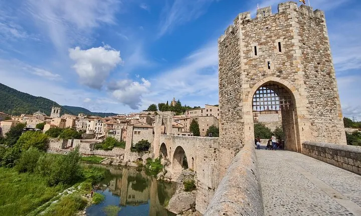 Three Medieval Gems & Local Lunch All Inclusive Private Tour