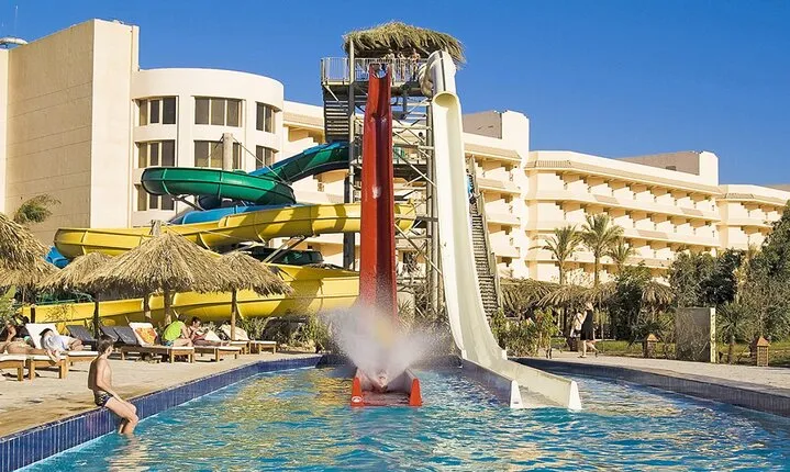 Hurghada: Makadi Aqua Park with Lunch and Transfer