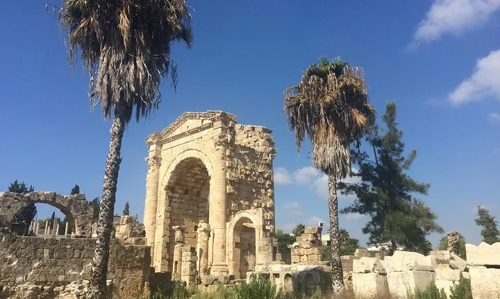 Small-Group Adventure Tour to Sidon Tyre & Maghdouche-Day Trip