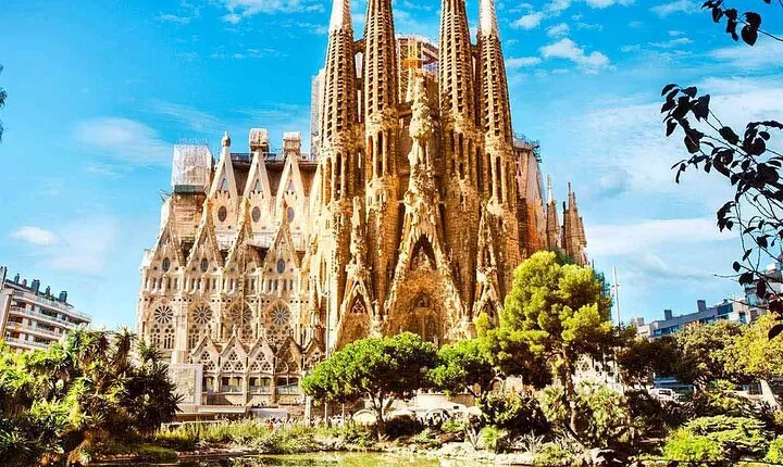 Barcelona Highlights Private Tour with Port or Hotel Transfers