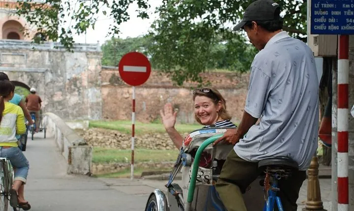 Hue Cyclo Private Tour: Imperial Citadel, Museums & Local Markets