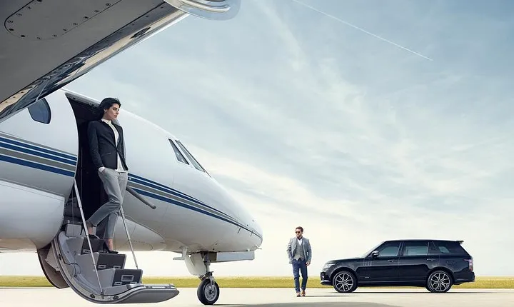 Private Luxury Range Rover Arrival Transfer: Heathrow Airport to Central London