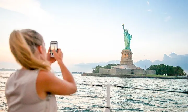 Radio City Christmas Spectacular Show + 90-min Statue Cruise