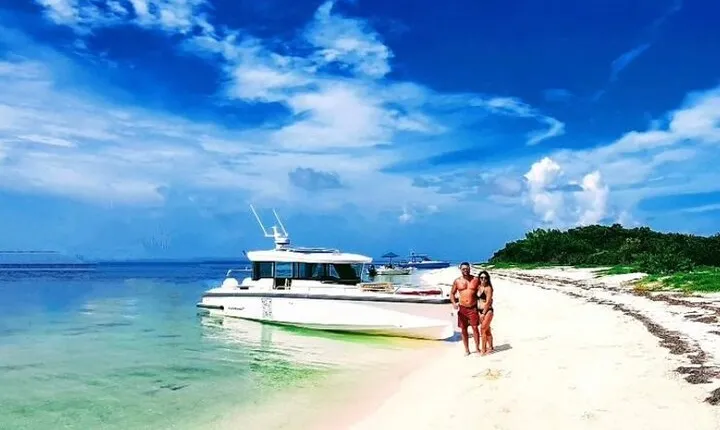 Half Day Luxury Boat Tour in St. Petersburg with Snorkeling