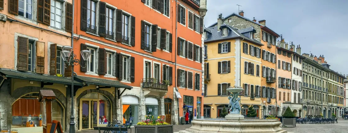 Chambéry city highlights walking tour with a local guide