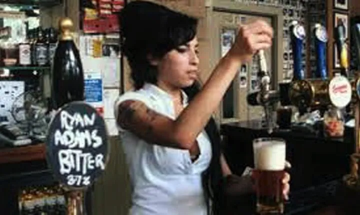 Amy Winehouse Camden Pub Tour with beer