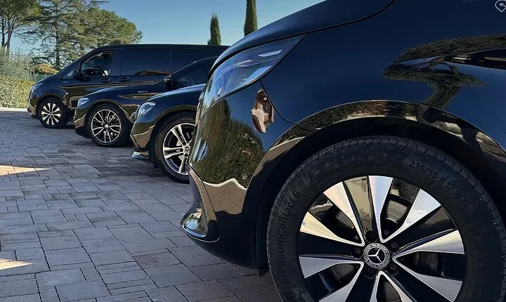 Private Roundtrip Transfer to FoxTown Outlet from Milan