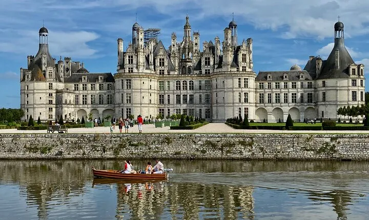 Loire Castles Chenonceau, Chambord & 2 Wineries Private Trip