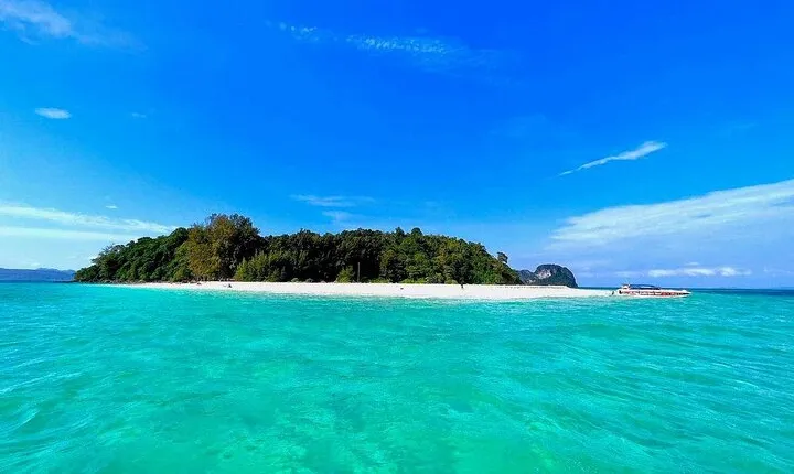 Phi Phi Island Speedboat Extravaganza to Maya Bay