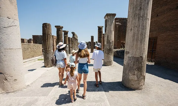 Capri, Sorrento & Pompeii: A Private Italian Getaway from Naples