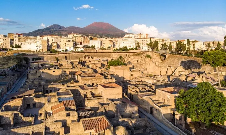 Pompeii and Herculaneum Full-Day tour With Entrance Fee and Lunch