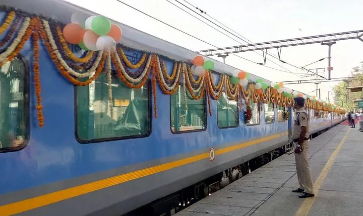 Agra Tour by Super fast Train from Delhi: All Inclusive 