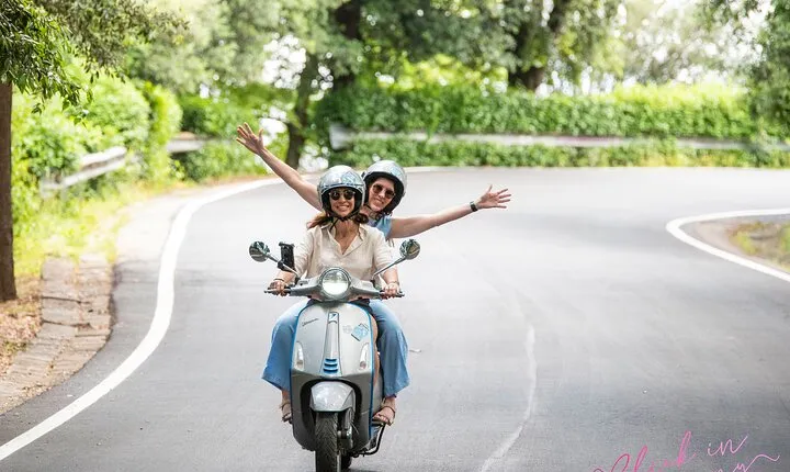 Panoramic Florence private tour on Vespa with personal photographer