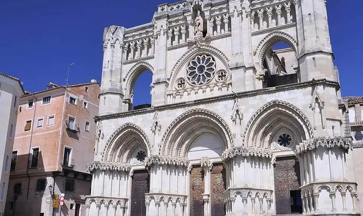 Guided tour: Cuenca + Cathedral