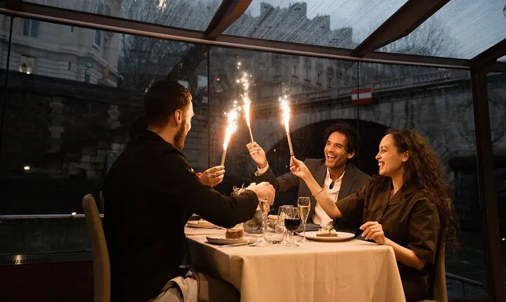 Paris New Year Eve Dinner Cruise by Bateaux Mouches