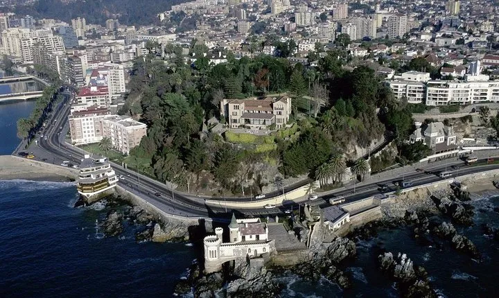 Famous Viña del Mar! Premium Walking Tour with a Native Guide