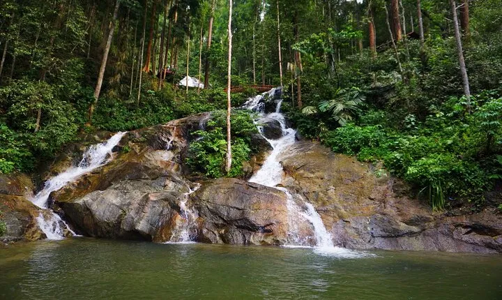 Kanching Waterfalls Tour with Batu Caves and Ramayana Cave (SIC)