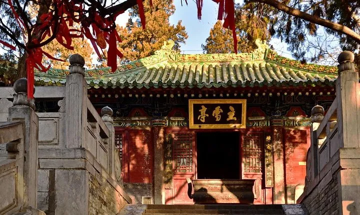 Private Day Tour to Shaolin Temple and Longmen Grottoes from Zhengzhou