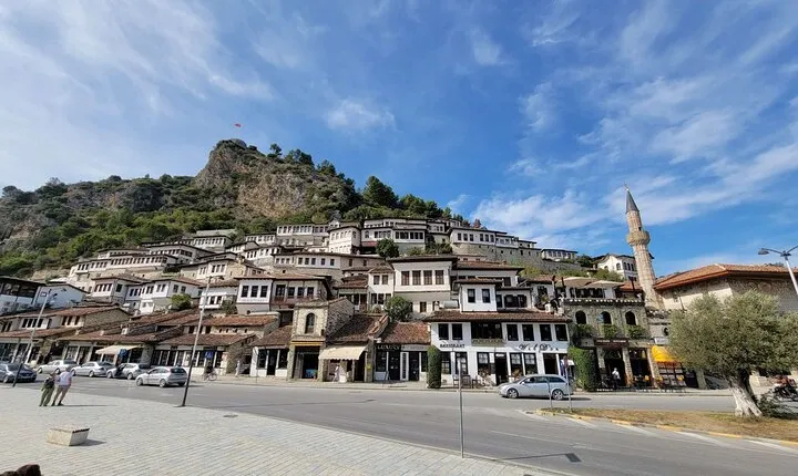 Berat Tour & Traditional Lunch - From Tirana/Durres