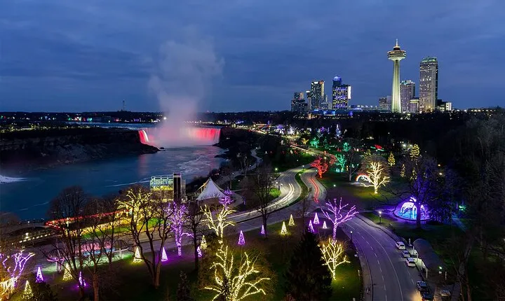 Niagara Falls Festival of Lights Tour from Toronto