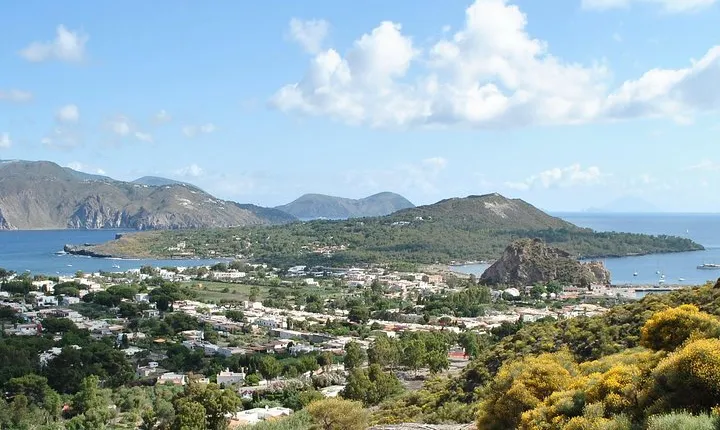Aeolian Islands Day Trip from Taormina: Lipari and Vulcano