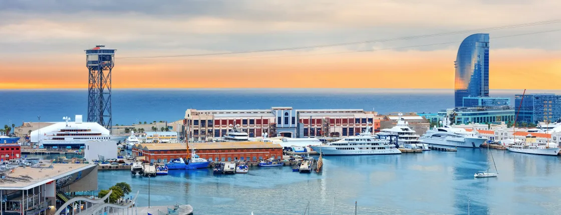 Catamaran sail and skyline tour in Barcelona