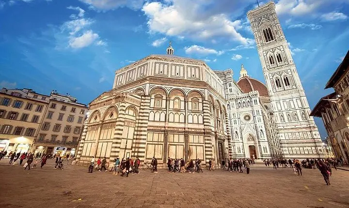 Semi-private Guided Walking Tour of Florence with Uffizi Gallery