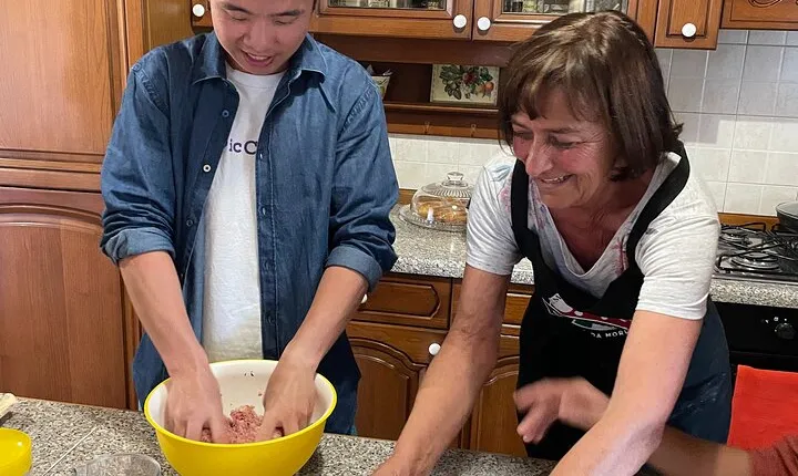 Private Home Cooking Class with Paola in Rome